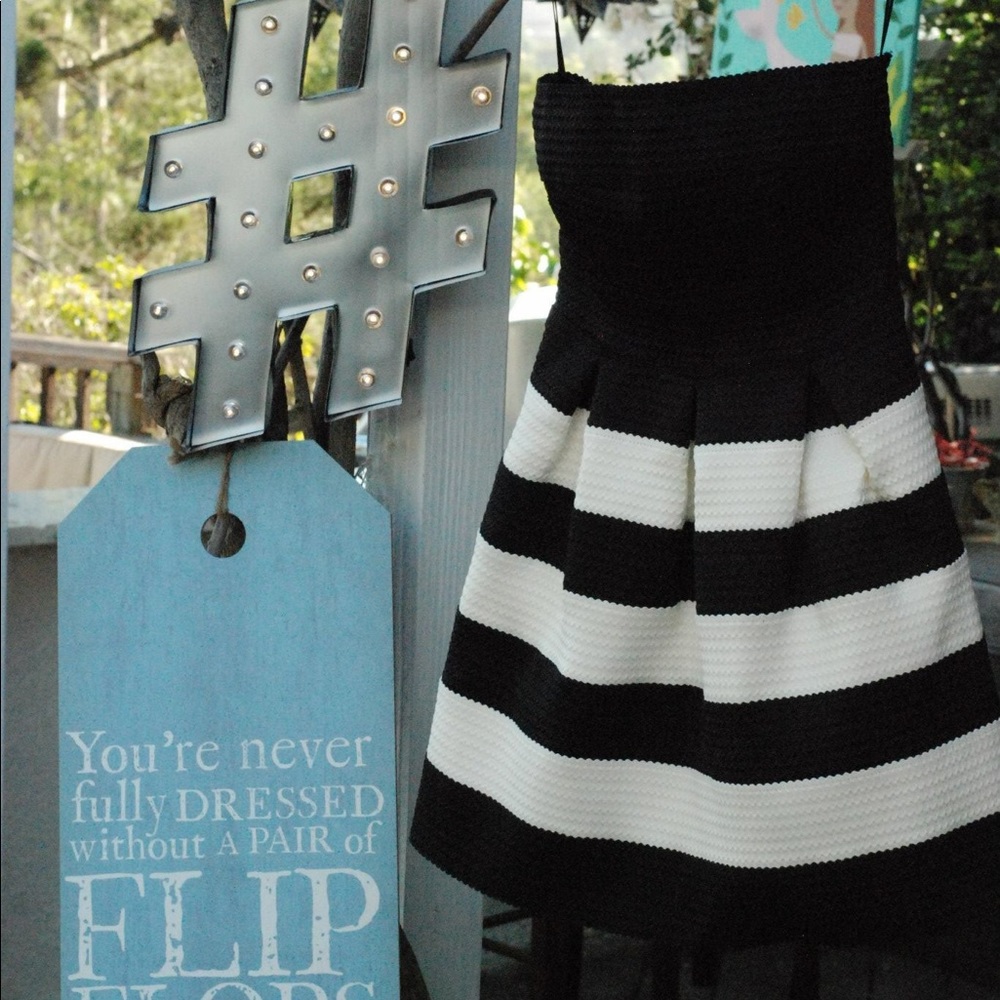 black and white strapless dress